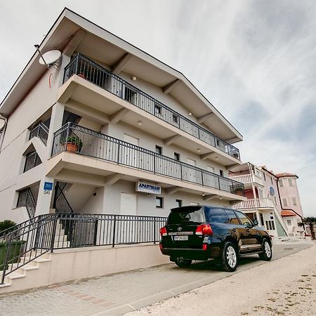 Zaton Apartmani M. Ilesh Luaran gambar