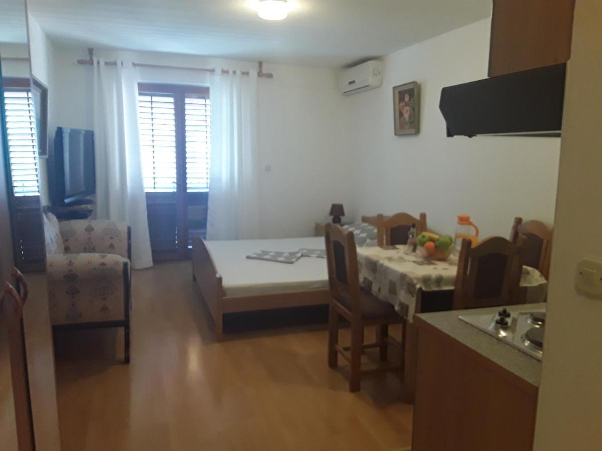 Zaton Apartmani M. Ilesh Luaran gambar