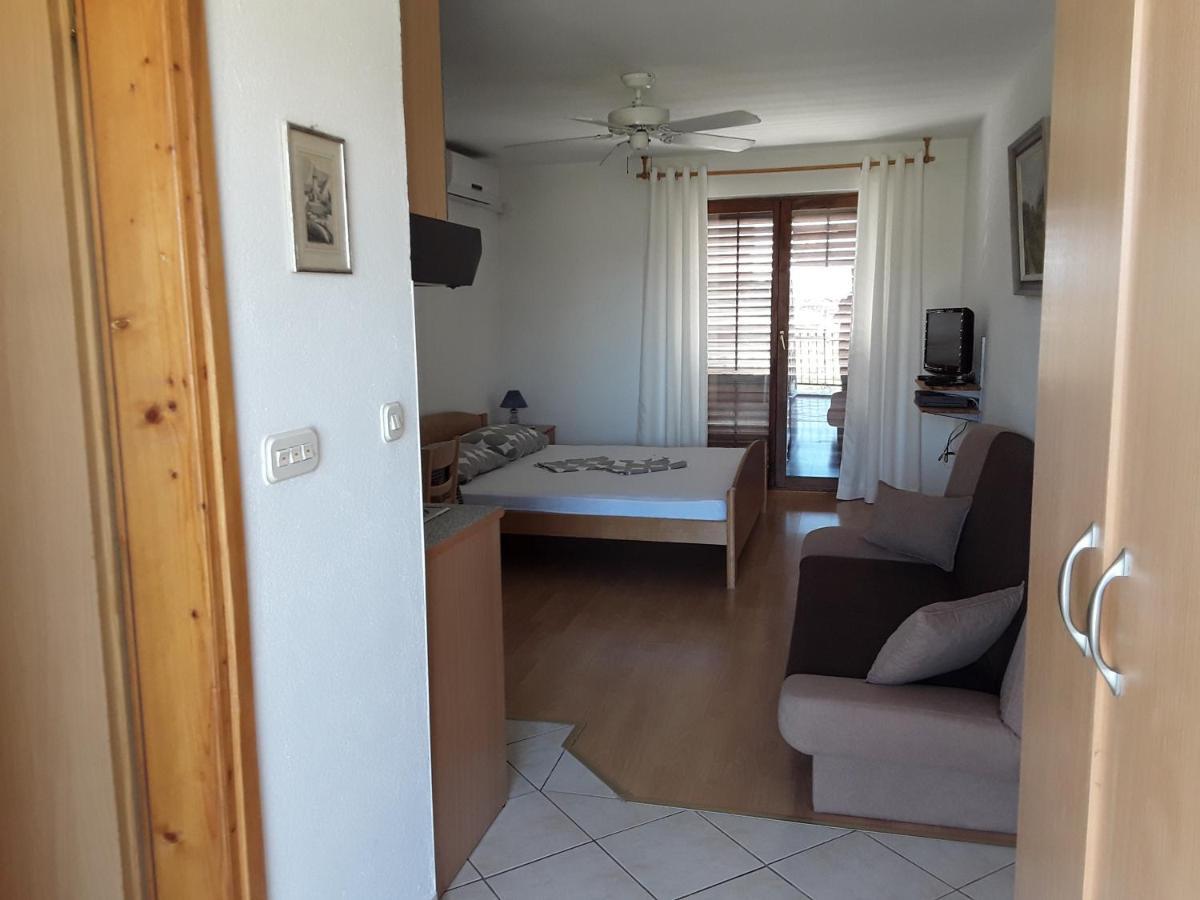 Zaton Apartmani M. Ilesh Luaran gambar