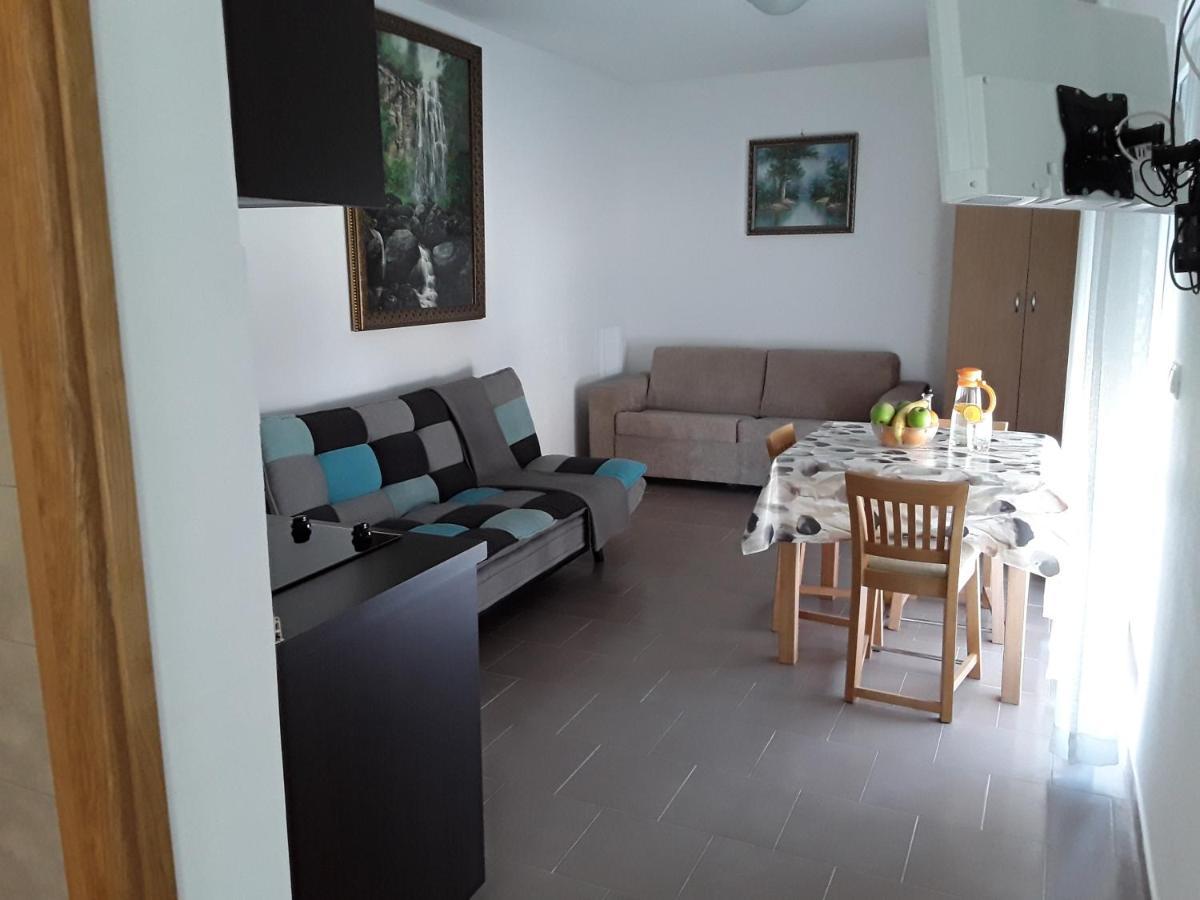Zaton Apartmani M. Ilesh Luaran gambar