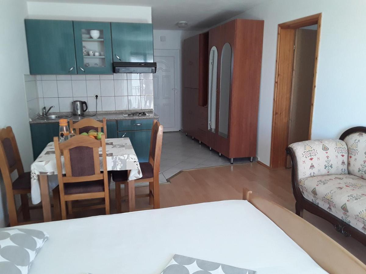 Zaton Apartmani M. Ilesh Luaran gambar