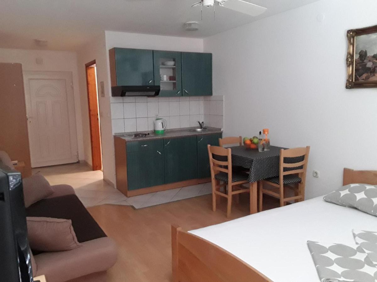Zaton Apartmani M. Ilesh Luaran gambar