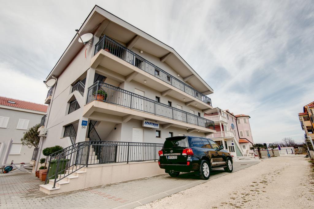 Zaton Apartmani M. Ilesh Luaran gambar